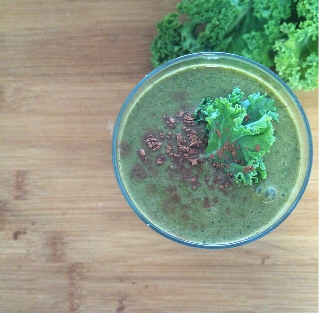 Delicious Kale & Raw Cacao Smoothie